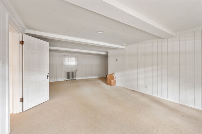 Building Photo - 5325 Chevy Chase Pky NW