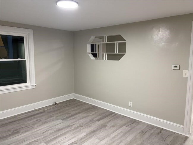 Building Photo - 610 Killingly St