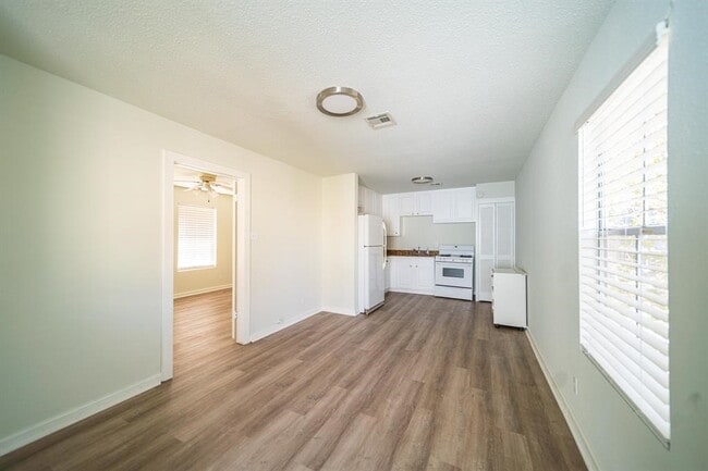 Building Photo - 5400 Sheldon St