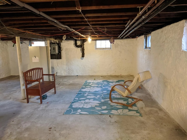 Building Photo - 13 Gallup Ln