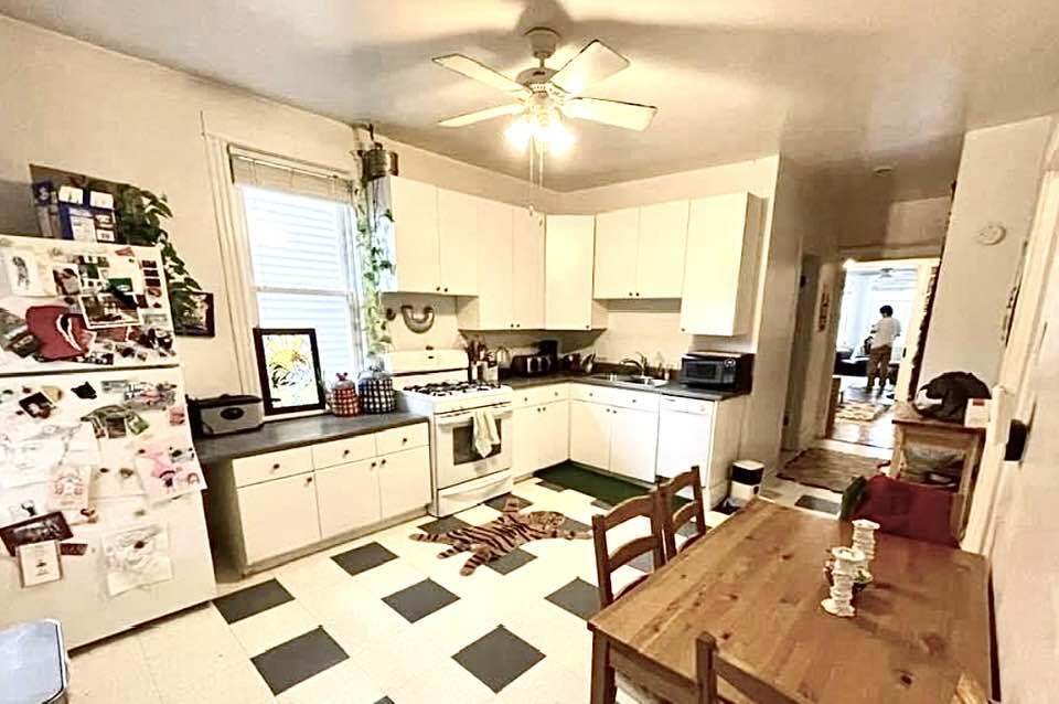 Kitchen - 2106 W Fletcher St