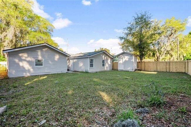 Building Photo - 920 Johnston St