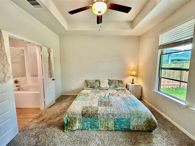 Building Photo - 1055 Bluebonnet Trl