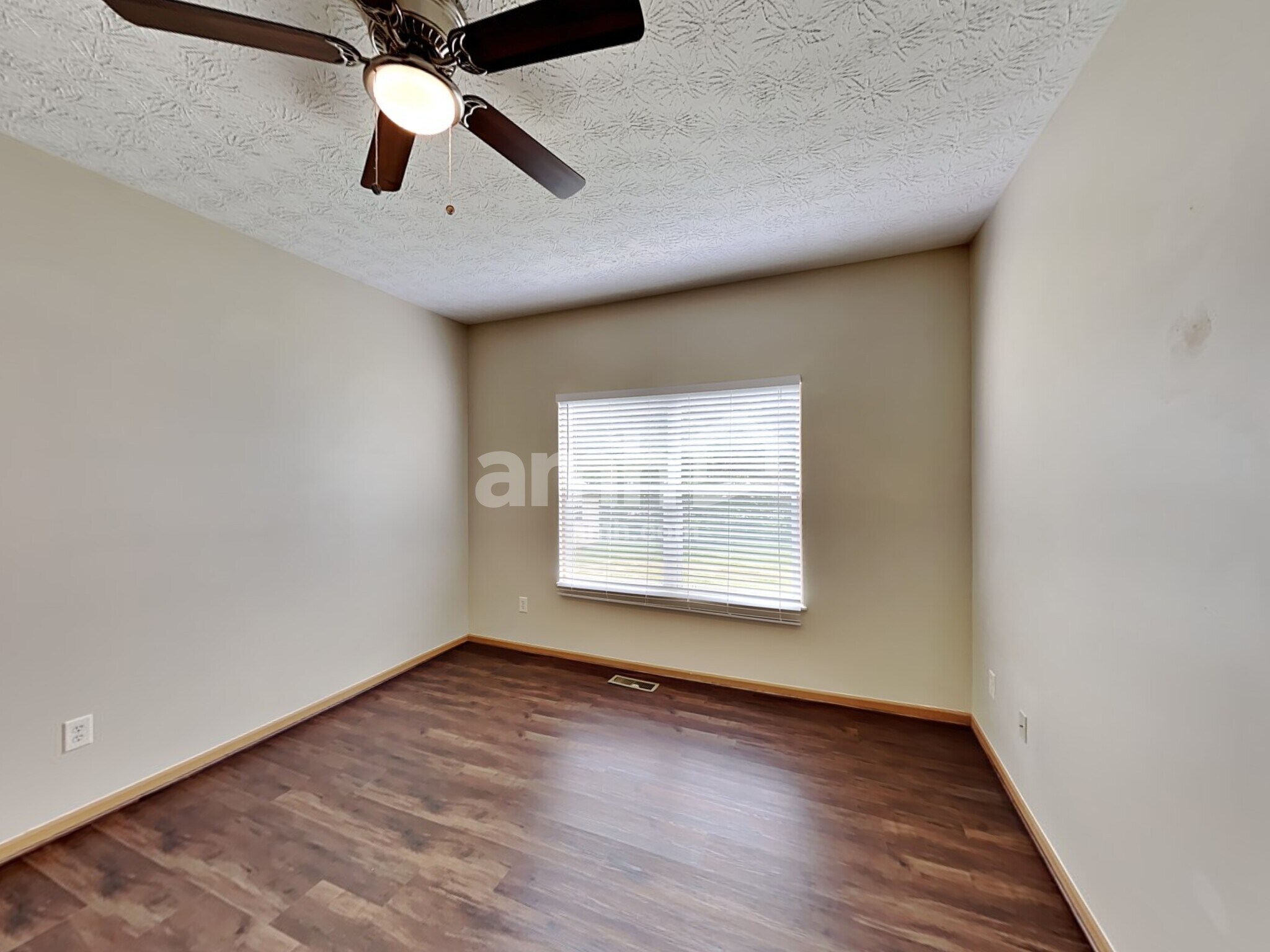 Building Photo - 1468 E Quail Run Dr