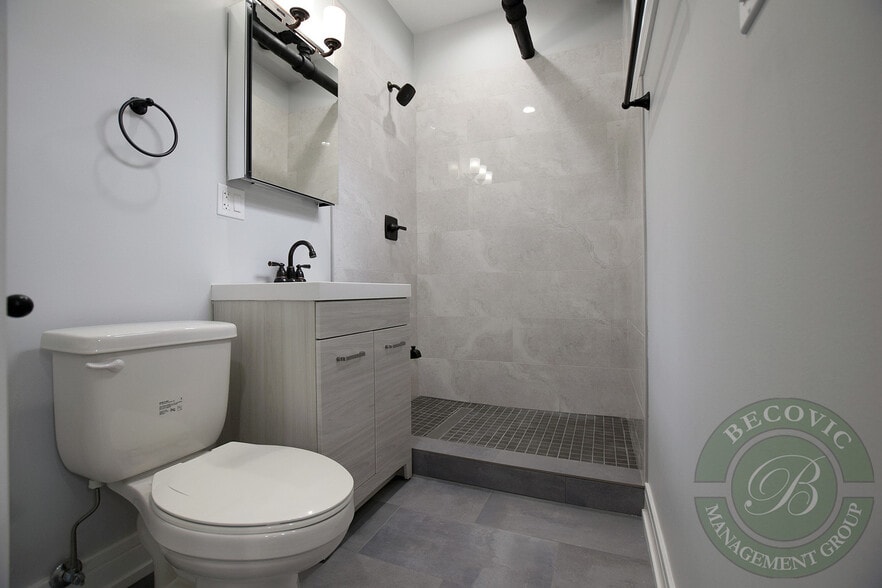 Building Photo - 6105 N Winthrop Ave