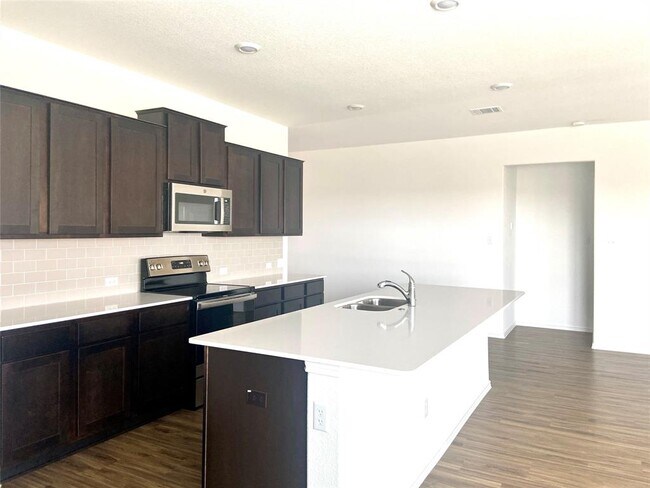 Building Photo - 301 Bluejack Wy