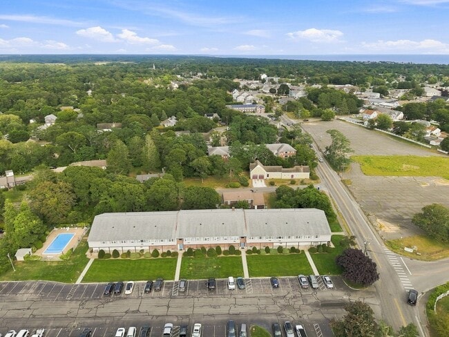 Building Photo - 174 Upper County Rd