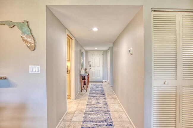 Building Photo - 5640 Golf Pointe Dr