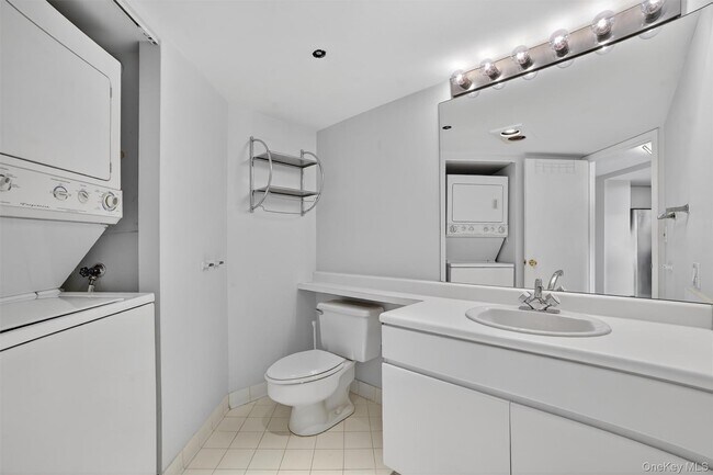 Building Photo - 10 Stewart Pl