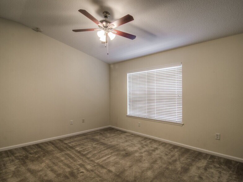 Building Photo - 13478 Sunstone St