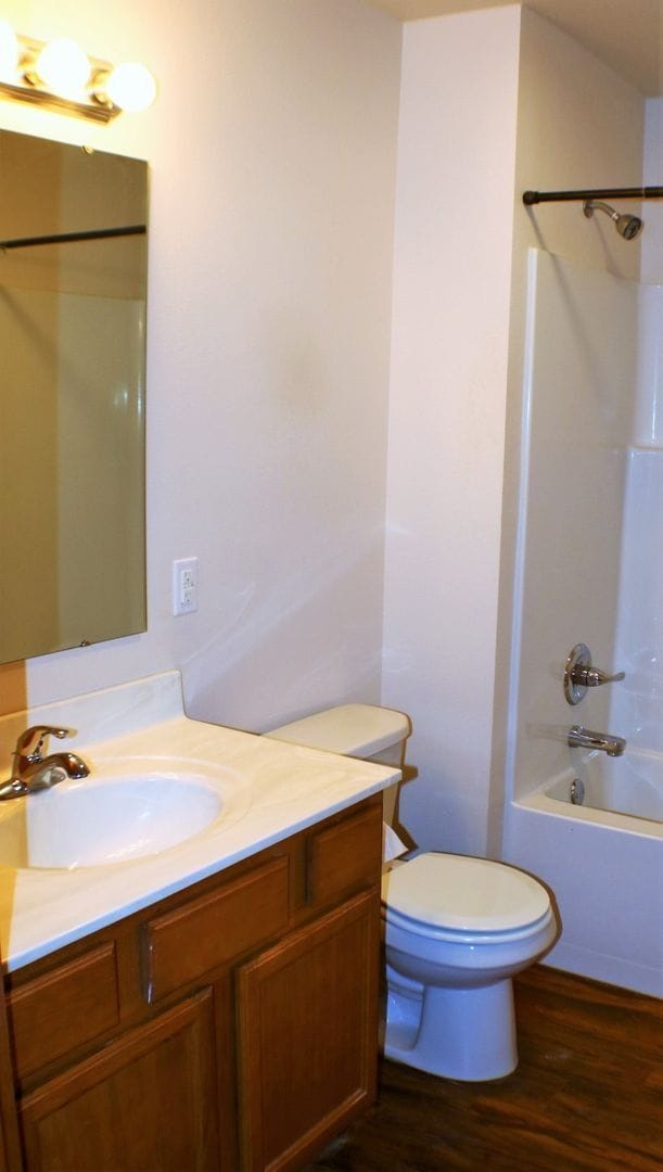 Building Photo - $1,135 | 2 Bedroom, 2 Bathroom Condo | No ...