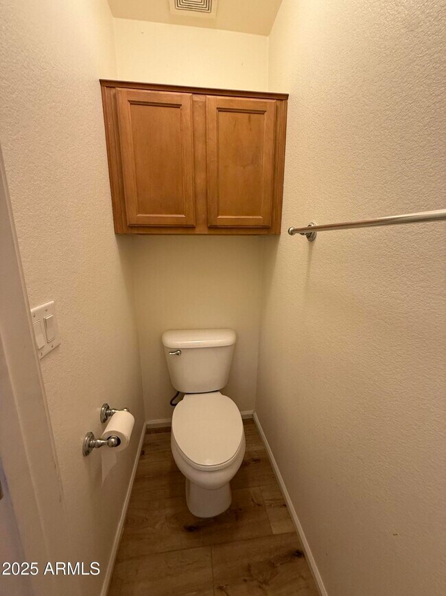 Building Photo - 2528 W Straight Arrow Ln