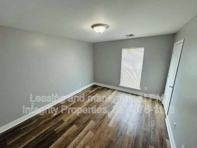 Building Photo - 127 Country Living Dr