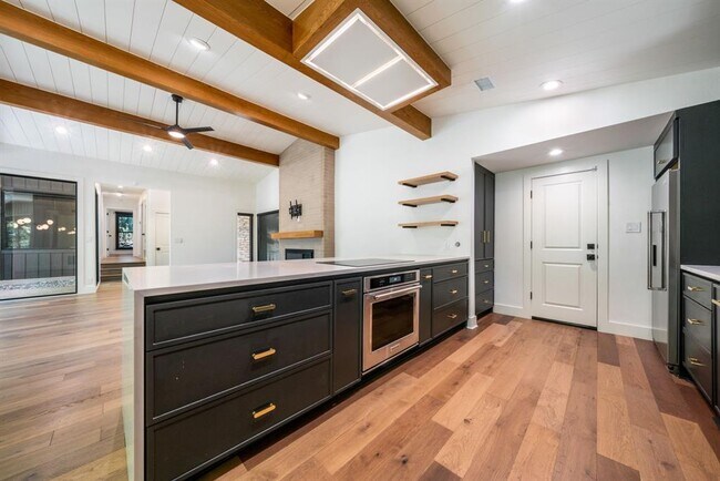 Building Photo - 3514 Hillbrook Dr