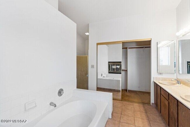 Building Photo - 7221 S Camino Alegre