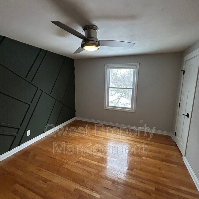 Building Photo - 1532 Sylvan Ave SE