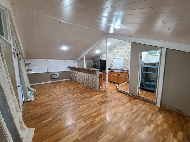 Building Photo - 227 Rockland Dr