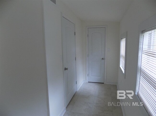 Building Photo - 228 Seminole Ave