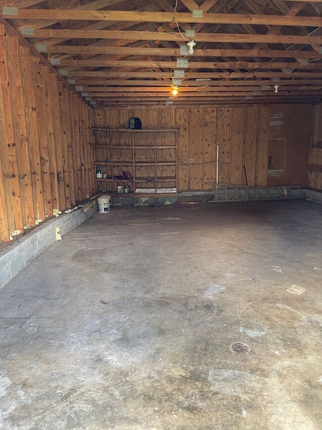 Building Photo - Ranch Home