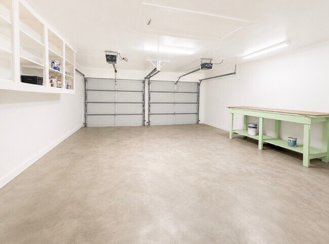 Building Photo - 2806 Spa Dr