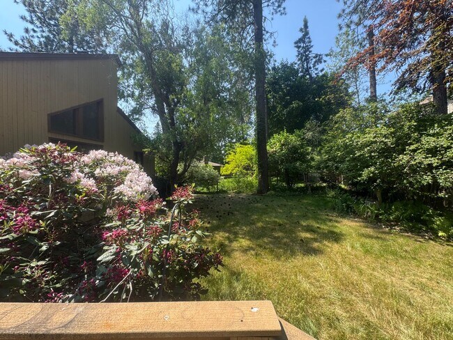 Building Photo - Charming 3 Bed, 3 Bath Home in Spokane Val...