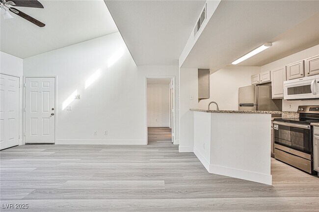 Building Photo - 5166 S Jones Blvd
