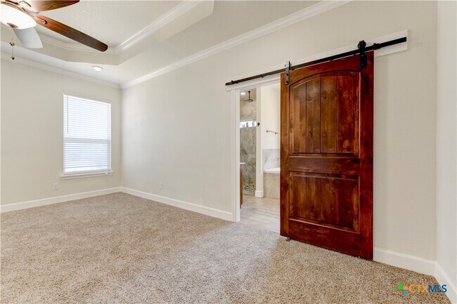 Building Photo - 1040 Vista Dr