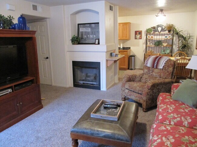 Building Photo - "2-Bedroom Condo Retreat in Saint George -...
