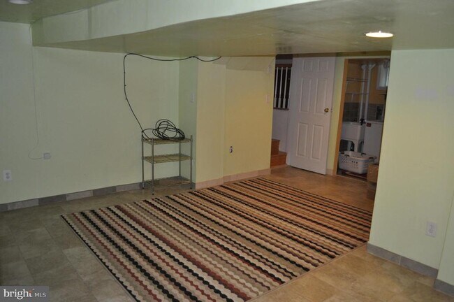 Building Photo - 6000 Greentree Rd