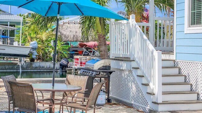 Building Photo - 5031 5th Ave