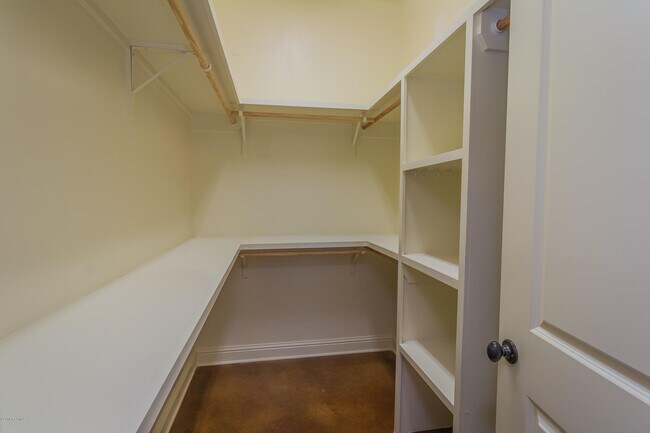 Building Photo - 145 Treasure Cove