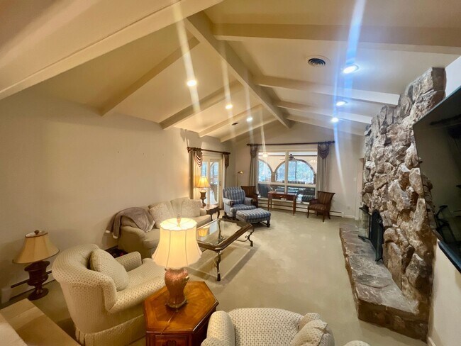 Building Photo - Gorgeous 4 bed 5 bath Luxury rental in Cherry Hills Village!