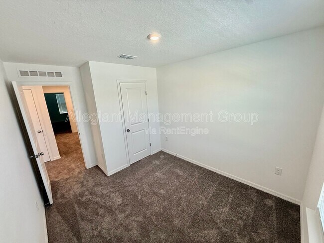 Building Photo - 1622 Fan Palm Dr