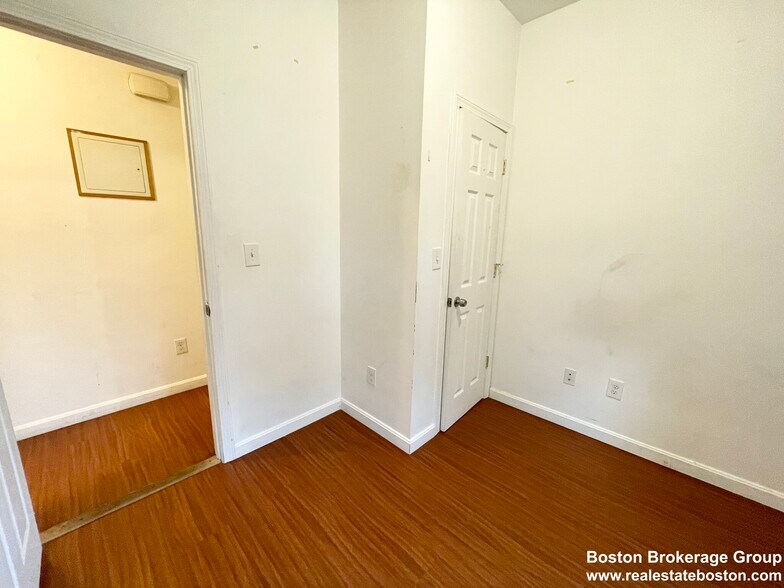 Building Photo - 93A Hillside St