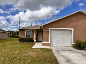 Building Photo - 1136 SE 9th Ct