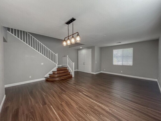 Building Photo - Stunning 5-Bedroom Home in Gated Community...
