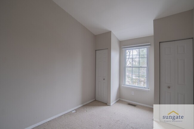 Building Photo - 5 Grandee Ct