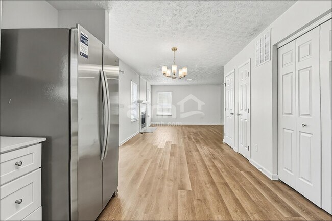 Building Photo - 2044 Woodmere Ct