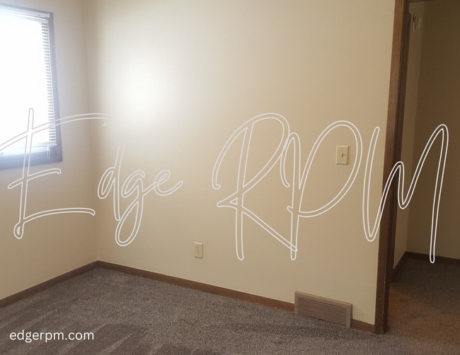 Building Photo - For Rent: 2BR Duplex w/ Garage – Great Loc...