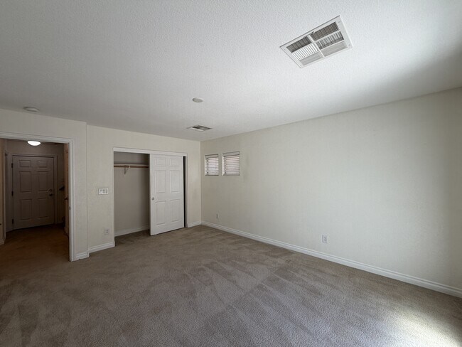 Building Photo - 4723 Killington St