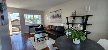 Building Photo - Kensington: Renovated Spacious Residence: Cook's kitchen, Includes parking