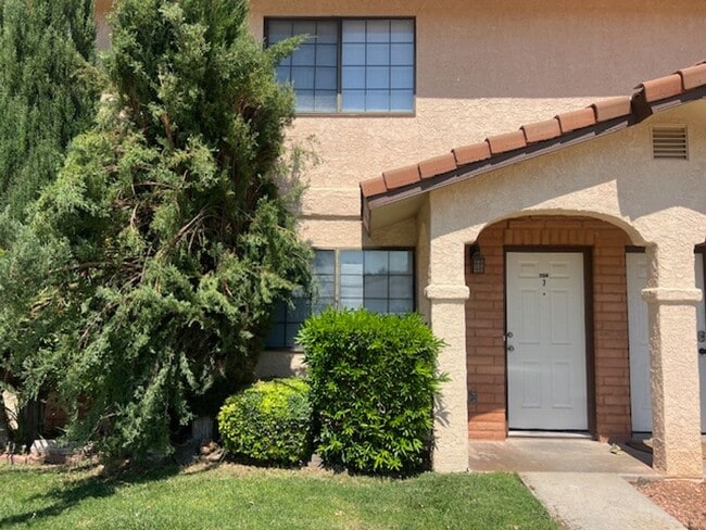 Building Photo - Cimaron Terrace Townhome