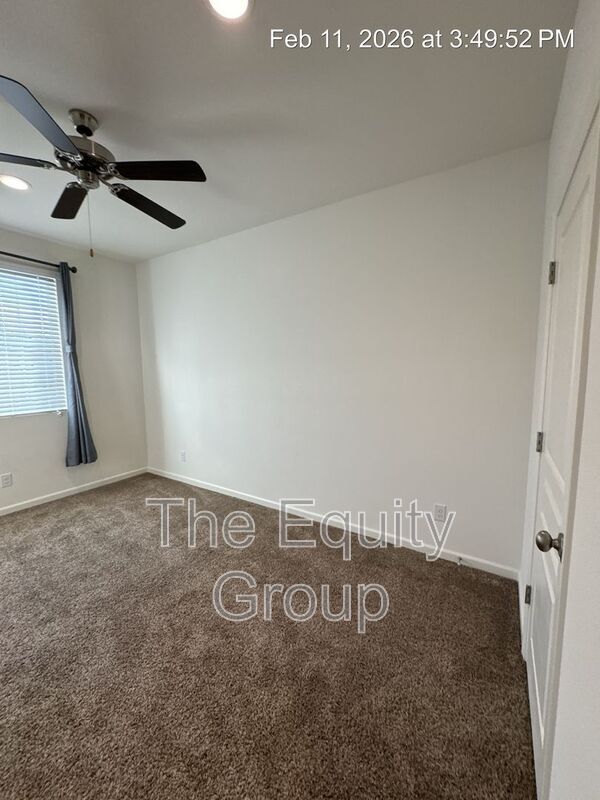 Building Photo - 4418 W Robin Ave