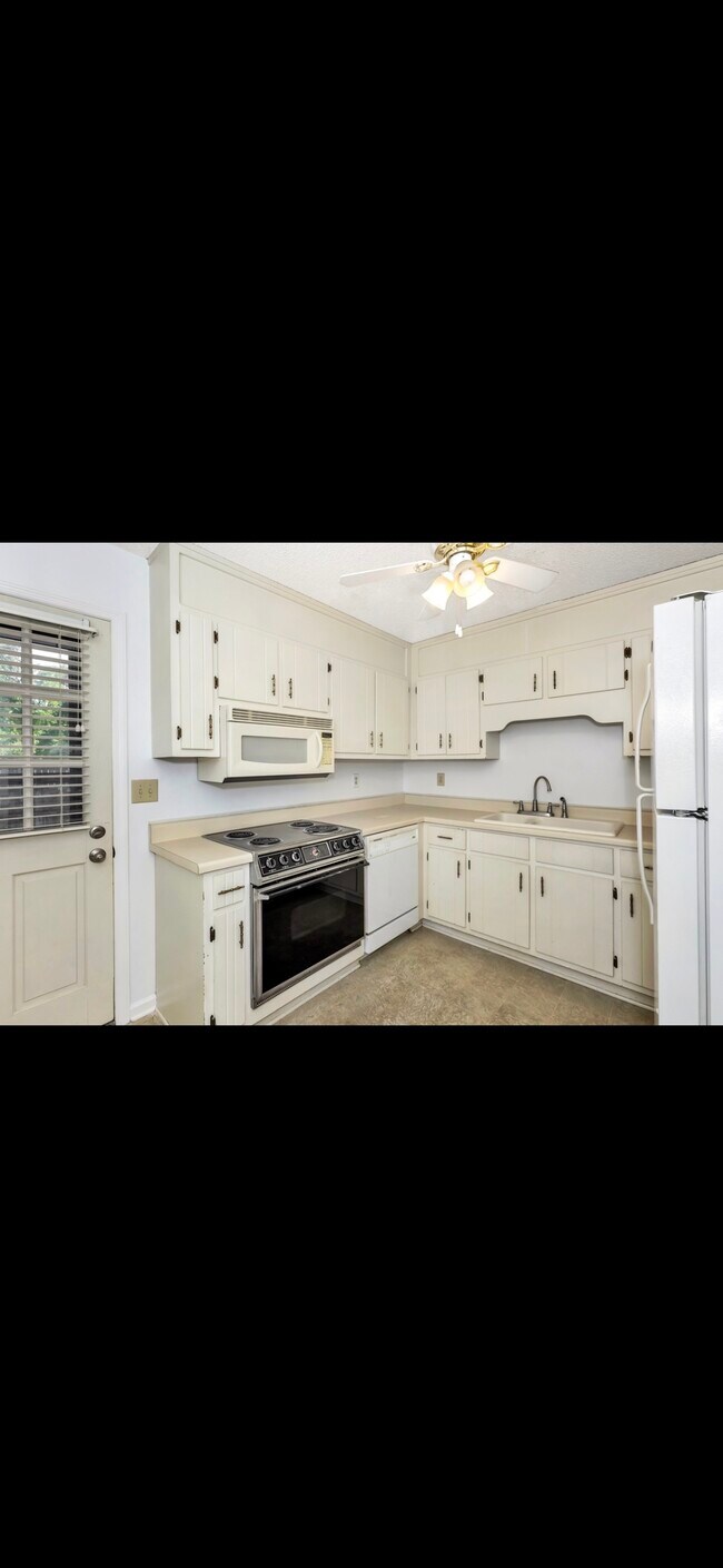 Building Photo - 8147 Oldfield Rd SW