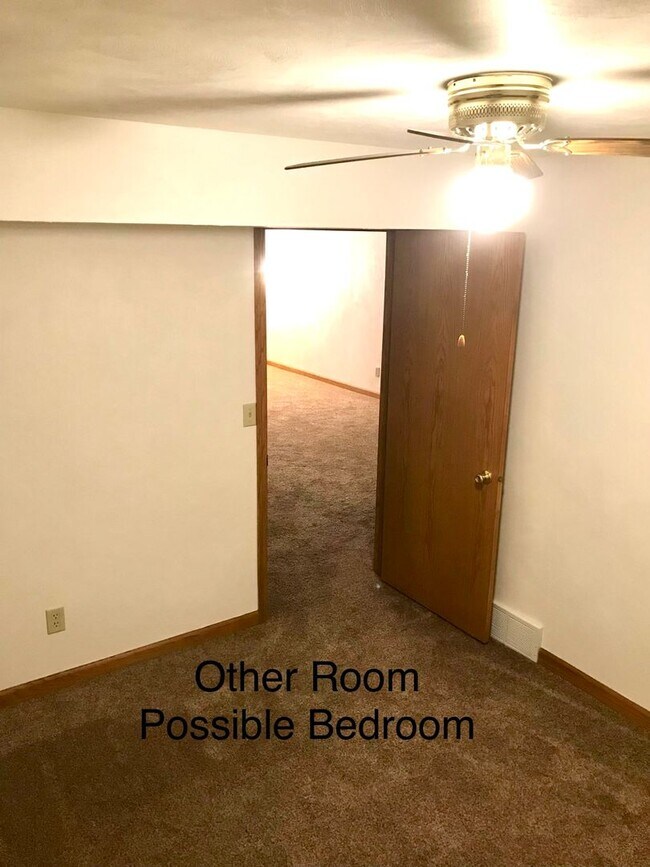 Building Photo - 1031-1033 Pleasantview