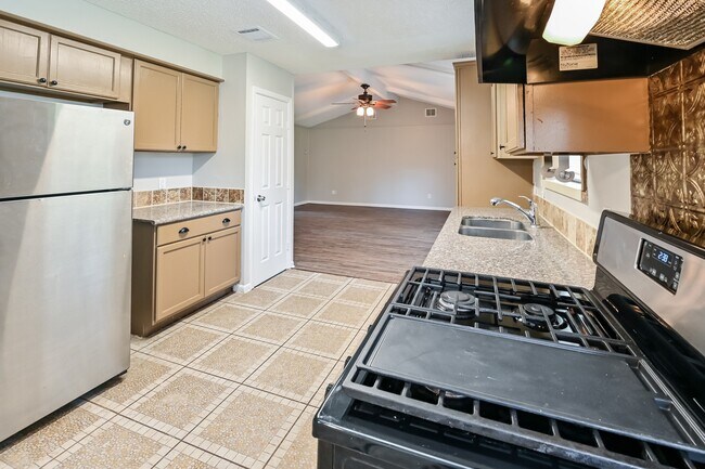 Building Photo - 13706 Oleoke Ln