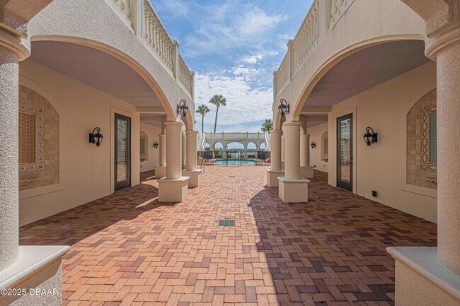 Building Photo - 5090 Riverside Dr