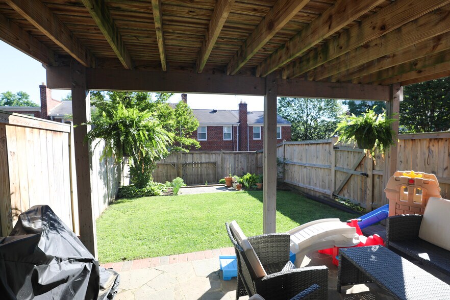 Building Photo - 209 Guthrie Ave