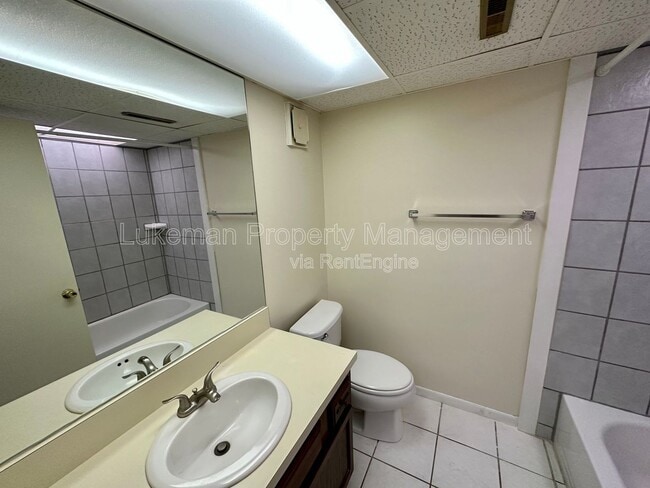 Building Photo - 9325 S Westnedge Ave