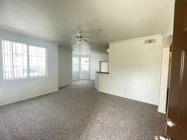 Building Photo - NEW CARPET AND PAINT, 2 bed/2 bath/ 1 CG/ Overlooking beautiful pool